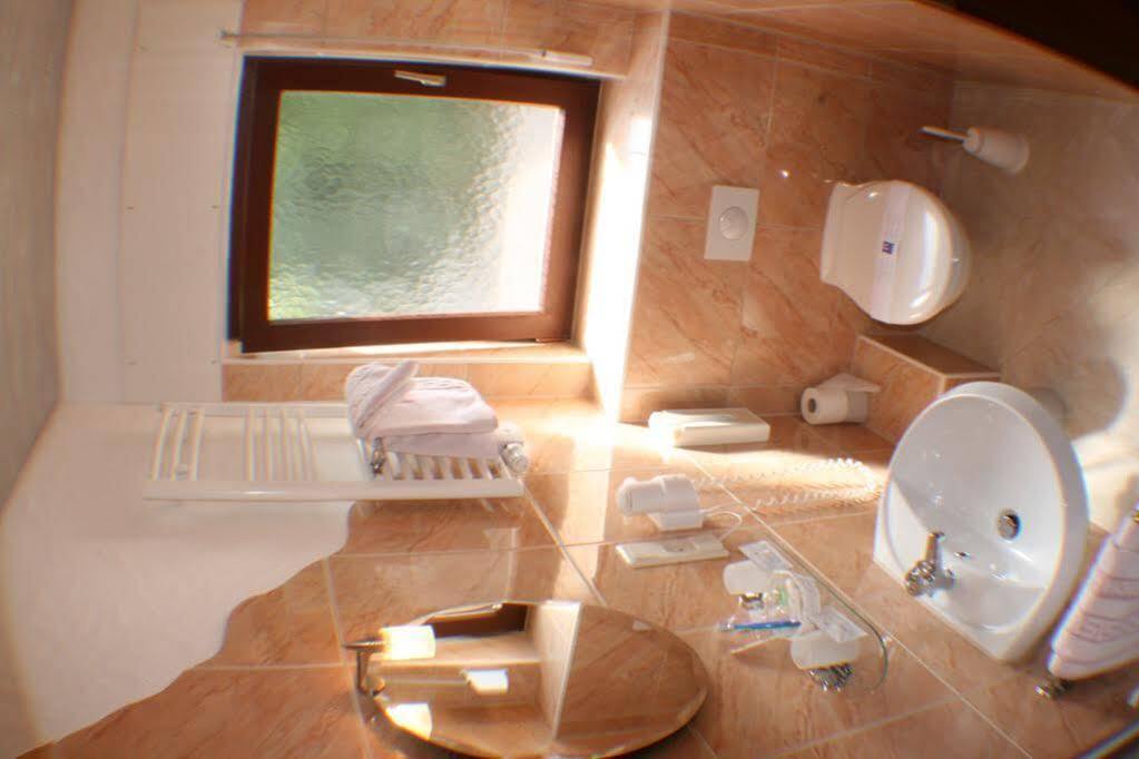 Hotel Geromont Plaidt Bagian luar foto
